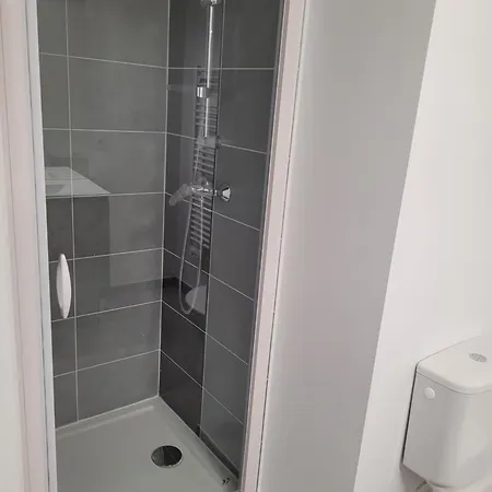 Nemea Mondial 98 شقة فندقية 3*